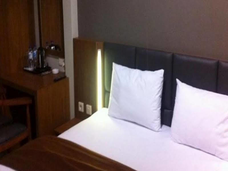 Votel Viure Hotel Jogjakarta Maguwo Kültér fotó