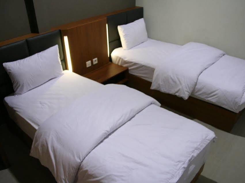 Votel Viure Hotel Jogjakarta Maguwo Kültér fotó